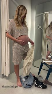 Justine Lupe feet photo 2