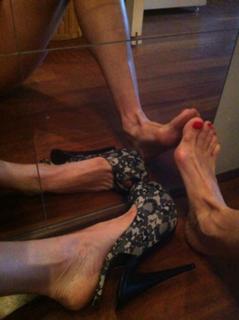Justine Mattera feet photo thumbnail
