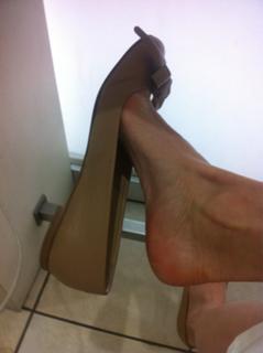 Justine Mattera feet photo thumbnail