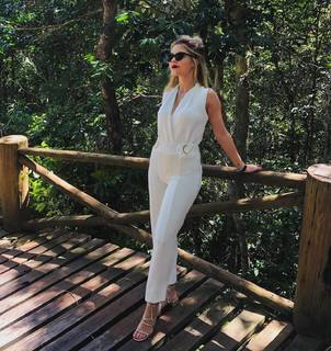 Júlia Gomes feet photo thumbnail