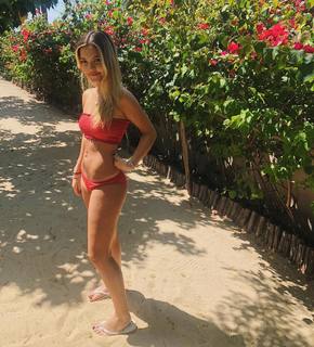 Júlia Gomes feet photo thumbnail