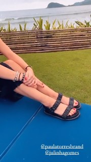 Júlia Gomes feet photo thumbnail