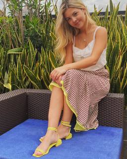 Júlia Gomes feet photo thumbnail