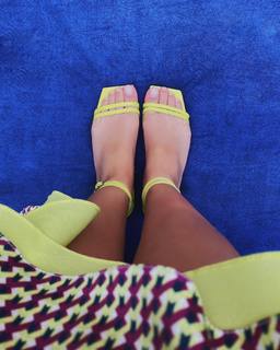 Júlia Gomes feet photo thumbnail