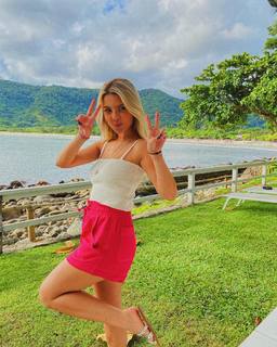 Júlia Gomes feet photo thumbnail