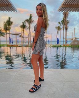 Júlia Gomes feet photo thumbnail