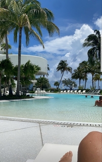 Júlia Gomes feet photo thumbnail