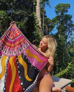 Júlia Gomes feet photo thumbnail