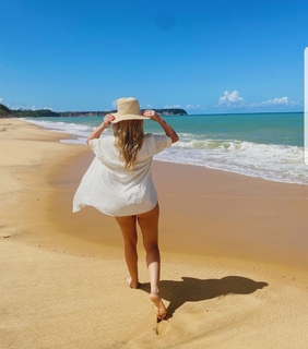 Júlia Gomes feet photo thumbnail