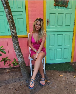 Júlia Gomes feet photo thumbnail