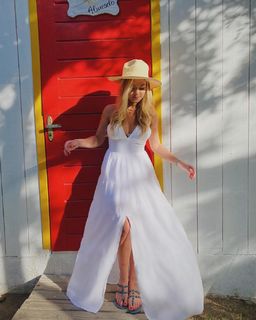 Júlia Gomes feet photo thumbnail