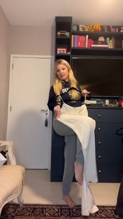 Júlia Gomes feet photo thumbnail