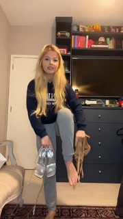 Júlia Gomes feet photo thumbnail