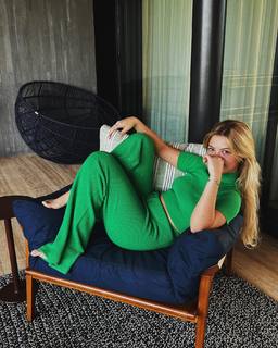 Júlia Gomes feet photo thumbnail