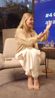 Júlia Gomes feet photo thumbnail