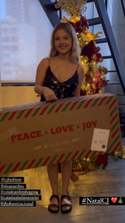 Júlia Gomes feet photo thumbnail