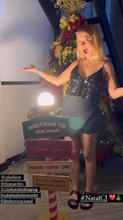 Júlia Gomes feet photo thumbnail