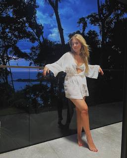 Júlia Gomes feet photo thumbnail