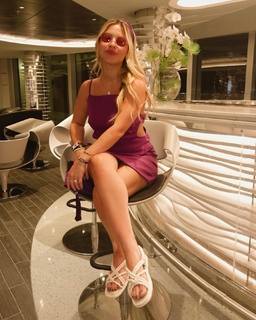 Júlia Gomes feet photo thumbnail