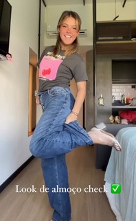 Júlia Gomes feet photo thumbnail