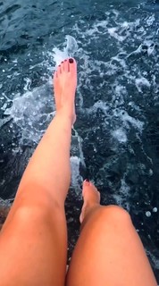 Júlia Gomes feet photo thumbnail