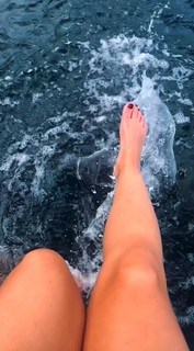 Júlia Gomes feet photo thumbnail