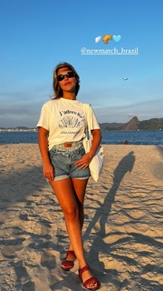 Júlia Gomes feet photo thumbnail