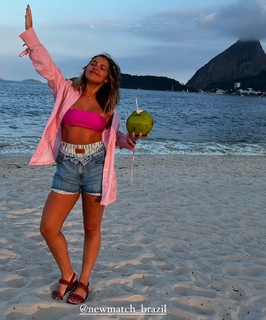 Júlia Gomes feet photo thumbnail