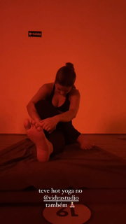 Júlia Gomes feet photo thumbnail