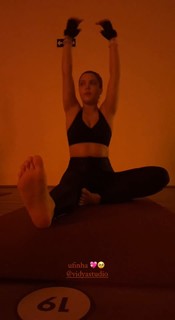 Júlia Gomes feet photo thumbnail