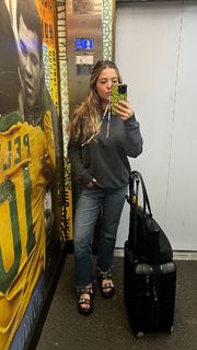 Júlia Gomes feet photo thumbnail