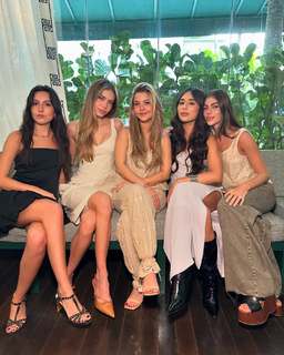 Júlia Gomes feet photo thumbnail