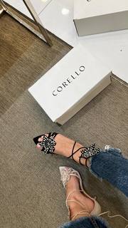 Júlia Gomes feet photo thumbnail