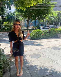 Júlia Gomes feet photo thumbnail