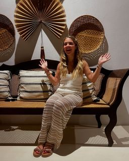 Júlia Gomes feet photo thumbnail