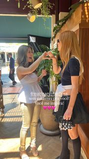 Júlia Gomes feet photo thumbnail