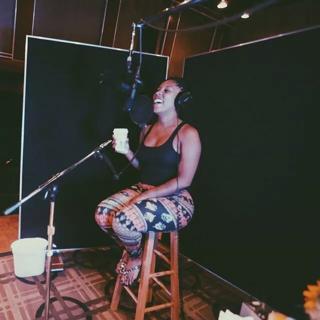 K. Michelle feet photo thumbnail