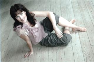 Kacey Ainsworth feet photo 2