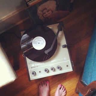 Kacey Musgraves feet photo thumbnail