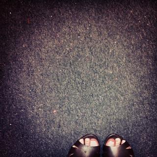 Kacey Musgraves feet photo thumbnail
