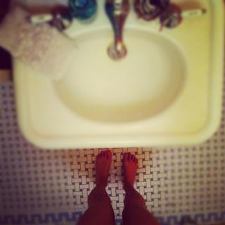 Kacey Musgraves feet photo thumbnail