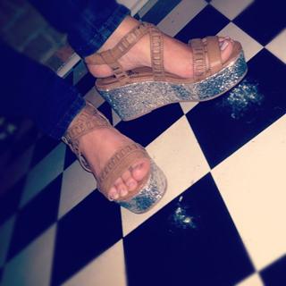 Kacey Musgraves feet photo thumbnail