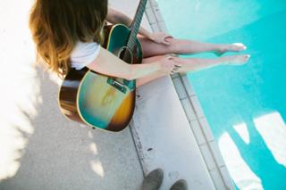 Kacey Musgraves feet photo thumbnail