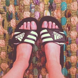 Kacey Musgraves feet photo thumbnail