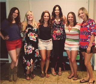 Kacey Musgraves feet photo thumbnail