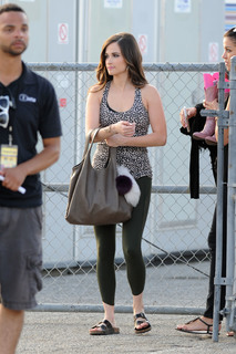 Kacey Musgraves feet photo thumbnail