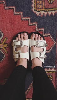 Kacey Musgraves feet photo thumbnail