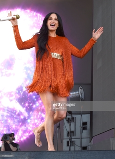Kacey Musgraves feet photo thumbnail