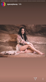 Kacey Musgraves feet photo thumbnail