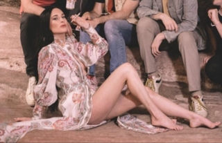Kacey Musgraves feet photo thumbnail